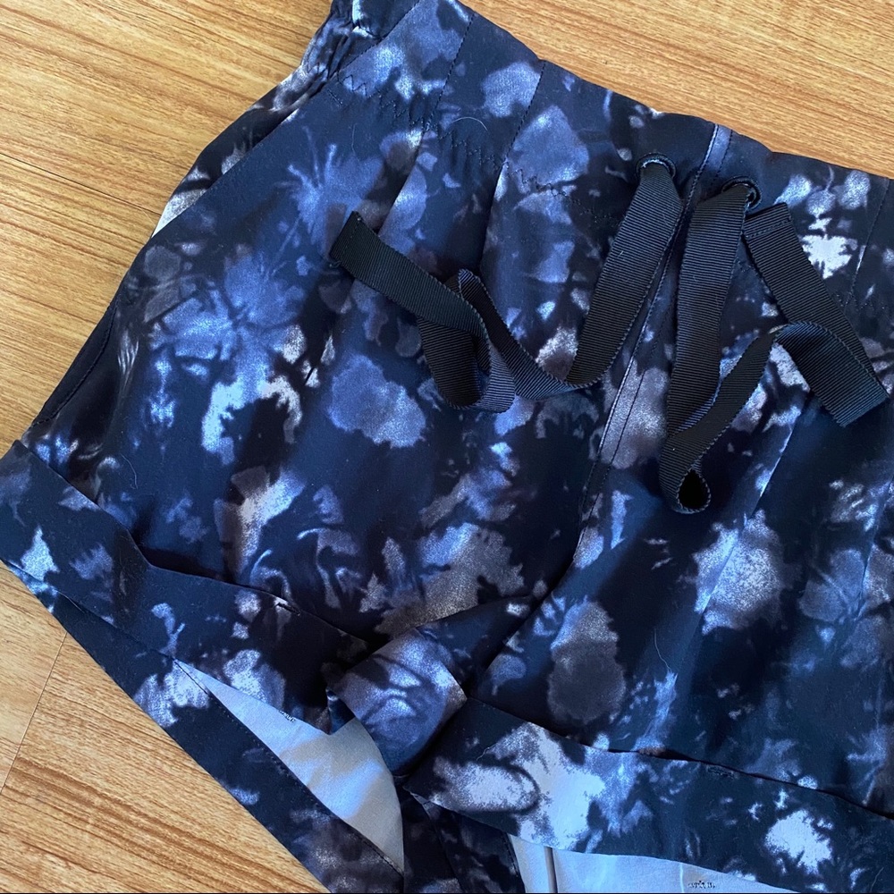 •SOLD• Lululemon Spring Break Away Short - Picture 3 of 5